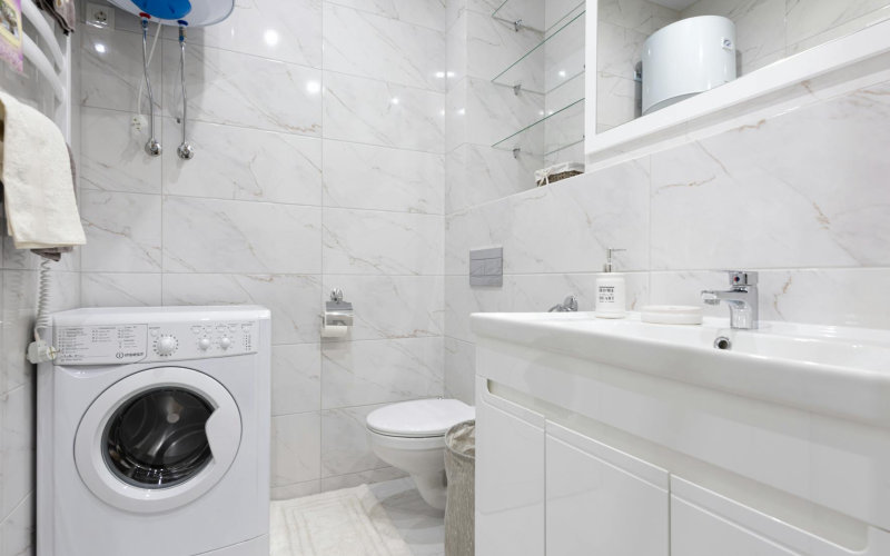 9 Genius Ways to Keep a Small Bathroom Smelling Fresh All Day Without Air Freshener Sprays